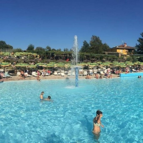Ombrellone + 2 Lettini Piscina Adulti
